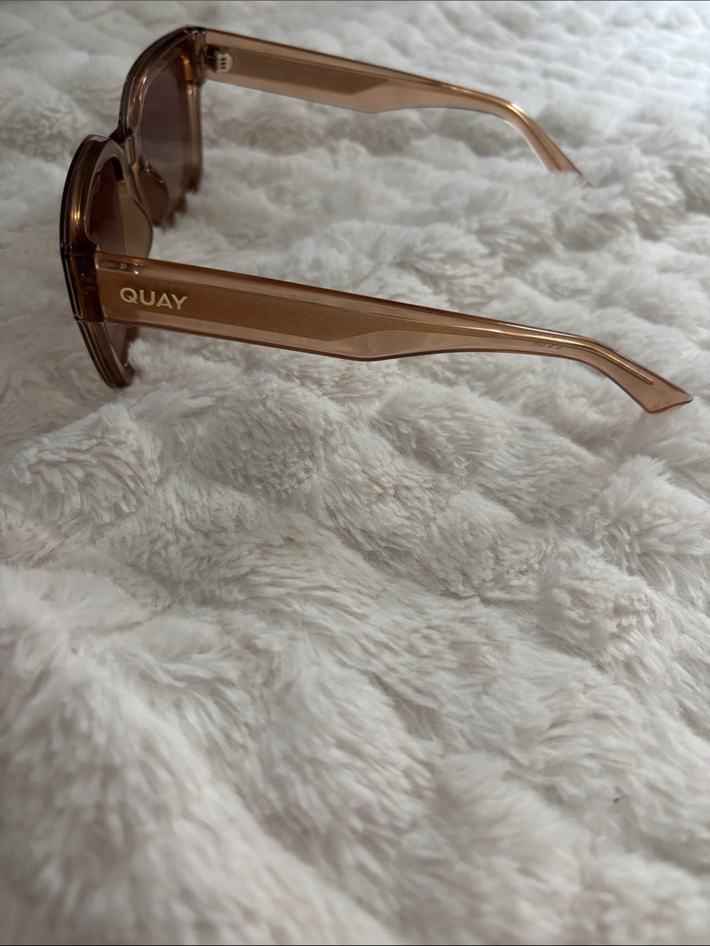 Quay Drive In Sunglasses - Picture 5 of 9